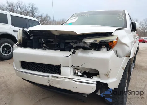 2013 Toyota 4Runner Limited z USA, uszkodzony, nr VIN JTEZU5JR1D5057317